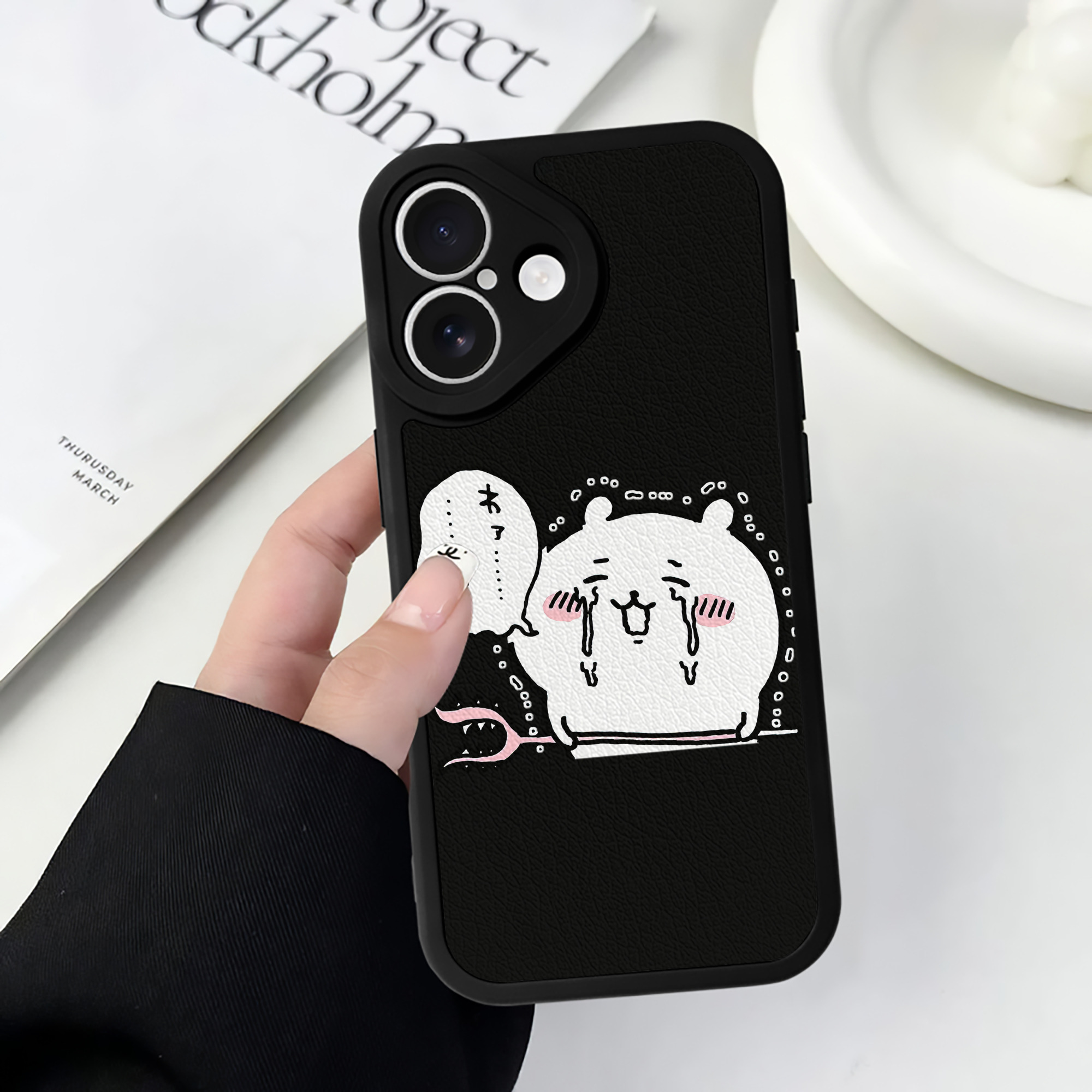 （画像用） ちいかわ ちいかわ Chii-kawa chiikawa 【iPhone 16シリーズ対応】シリコンスマホケース（レザー調） 材質：シリコン